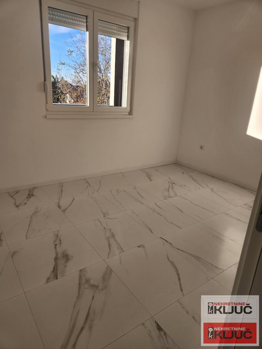 KOD LIPOV GAJ-A, 79 m2+ krovna terasa, Trosoban, Vila, Namešten 15