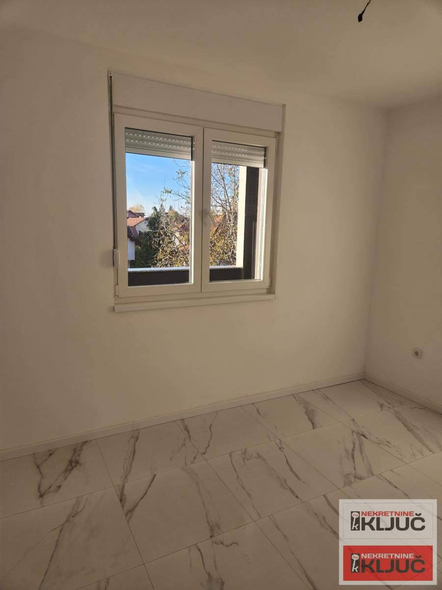 KOD LIPOV GAJ-A, 79 m2+ krovna terasa, Trosoban, Vila, Namešten 16