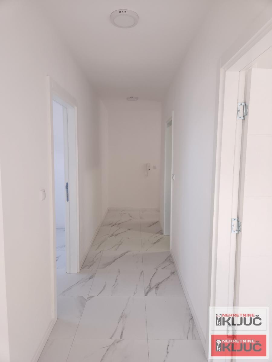 KOD LIPOV GAJ-A, 79 m2+ krovna terasa, Trosoban, Vila, Namešten 18