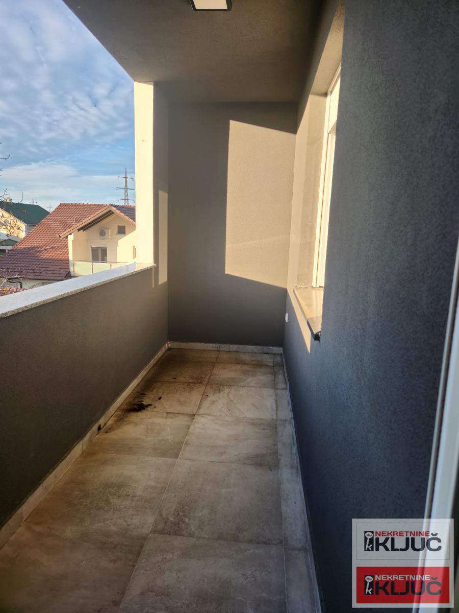 KOD LIPOV GAJ-A, 79 m2+ krovna terasa, Trosoban, Vila, Namešten 19