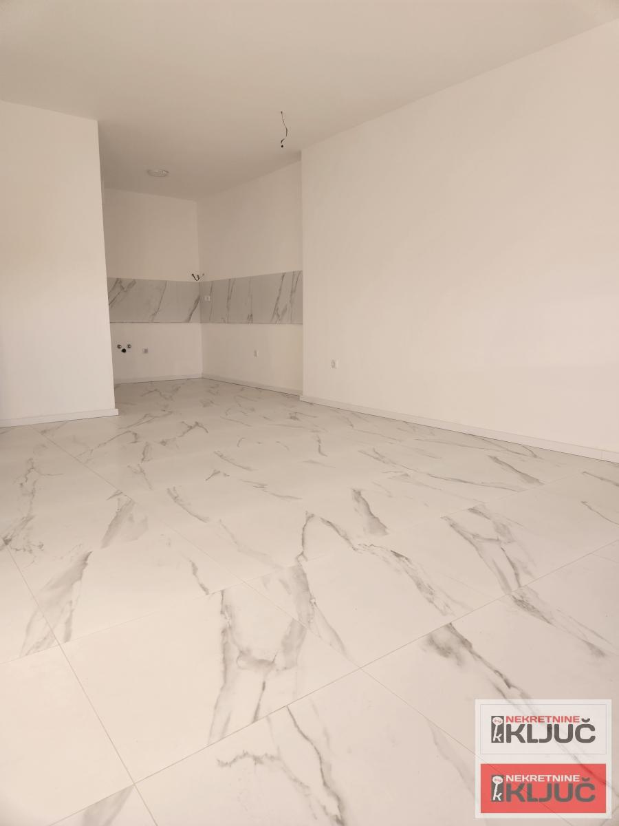 KOD LIPOV GAJ-A, 79 m2+ krovna terasa, Trosoban, Vila, Namešten 20