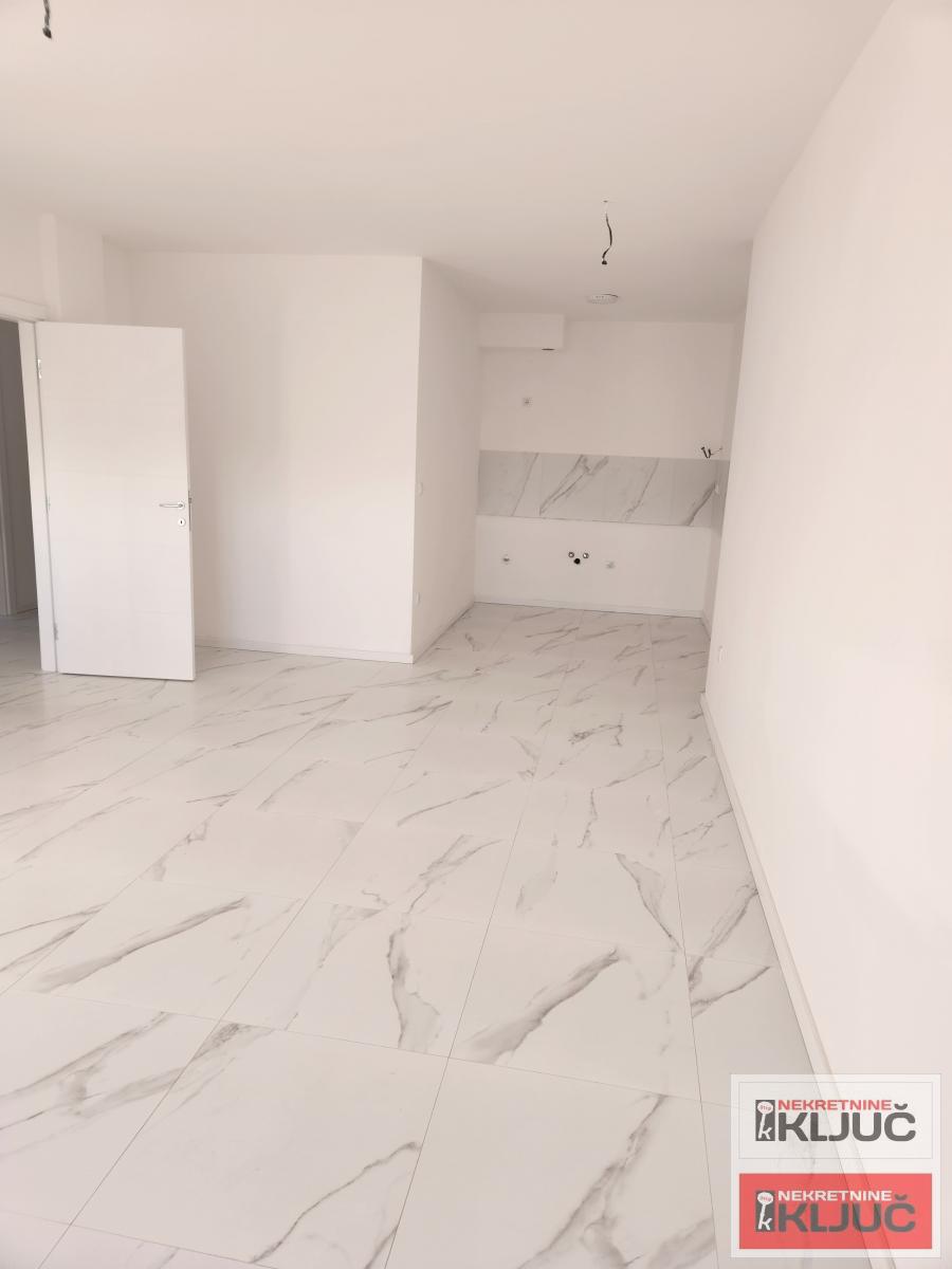 KOD LIPOV GAJ-A, 79 m2+ krovna terasa, Trosoban, Vila, Namešten 21