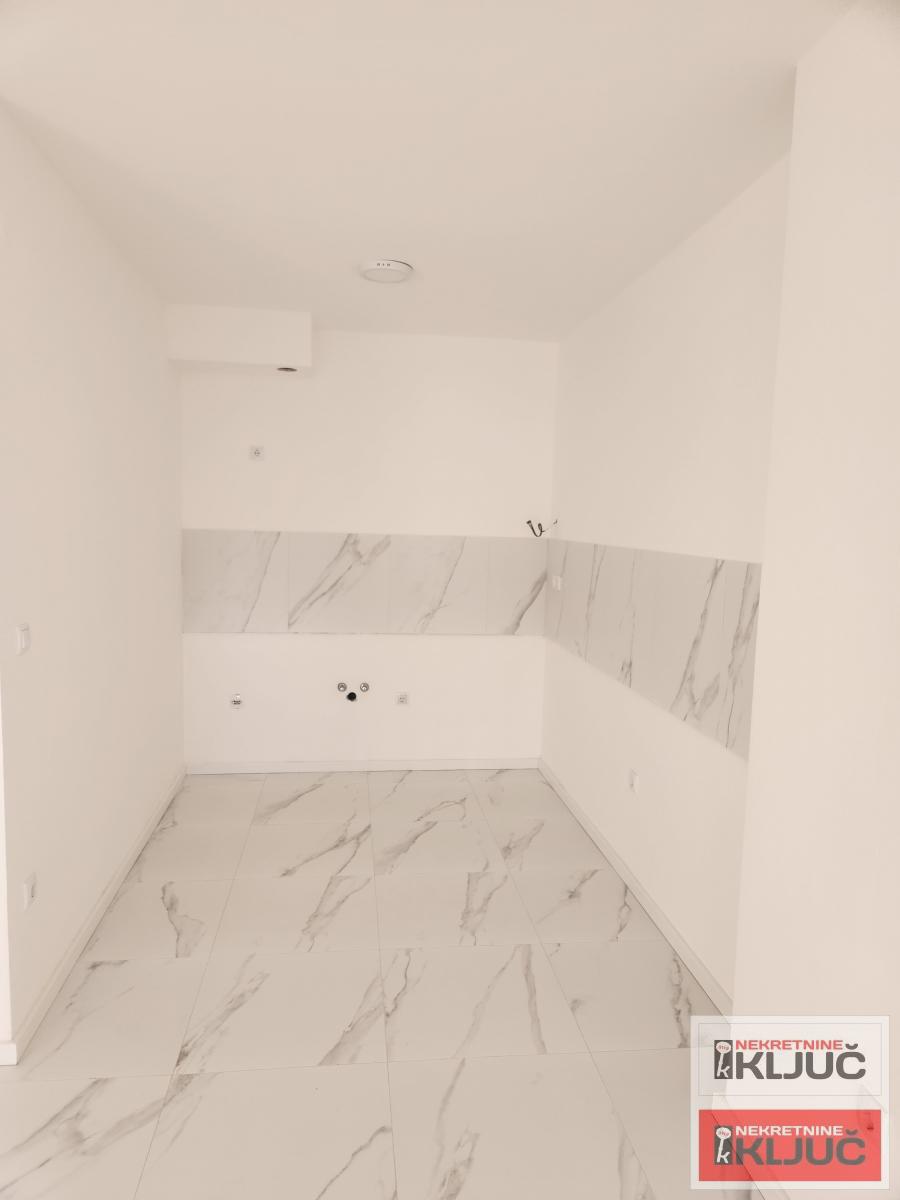 KOD LIPOV GAJ-A, 79 m2+ krovna terasa, Trosoban, Vila, Namešten 22