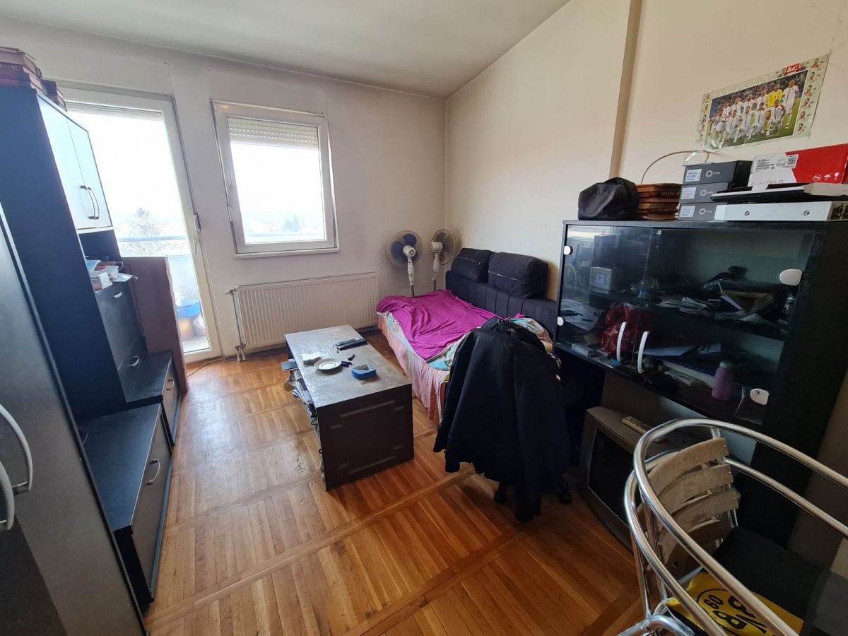 PETROVARADIN, 64 m2,Trosoban ! 6