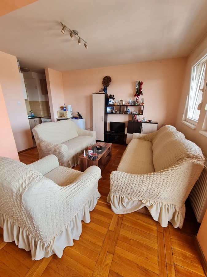 PETROVARADIN, 69 m2, Trosoban! 10