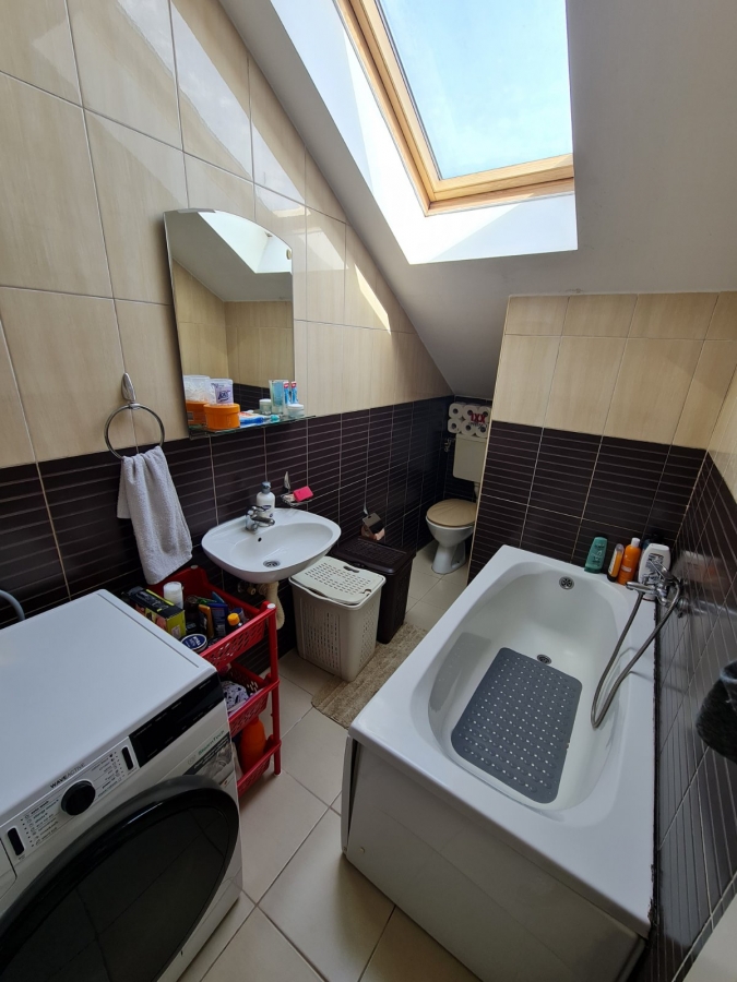 PETROVARADIN, 69 m2, Trosoban! 3