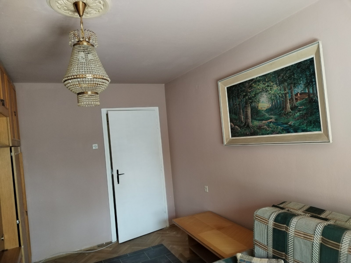 SATELIT, 46 m2, Dvosoban kod Satelitske pijace 6