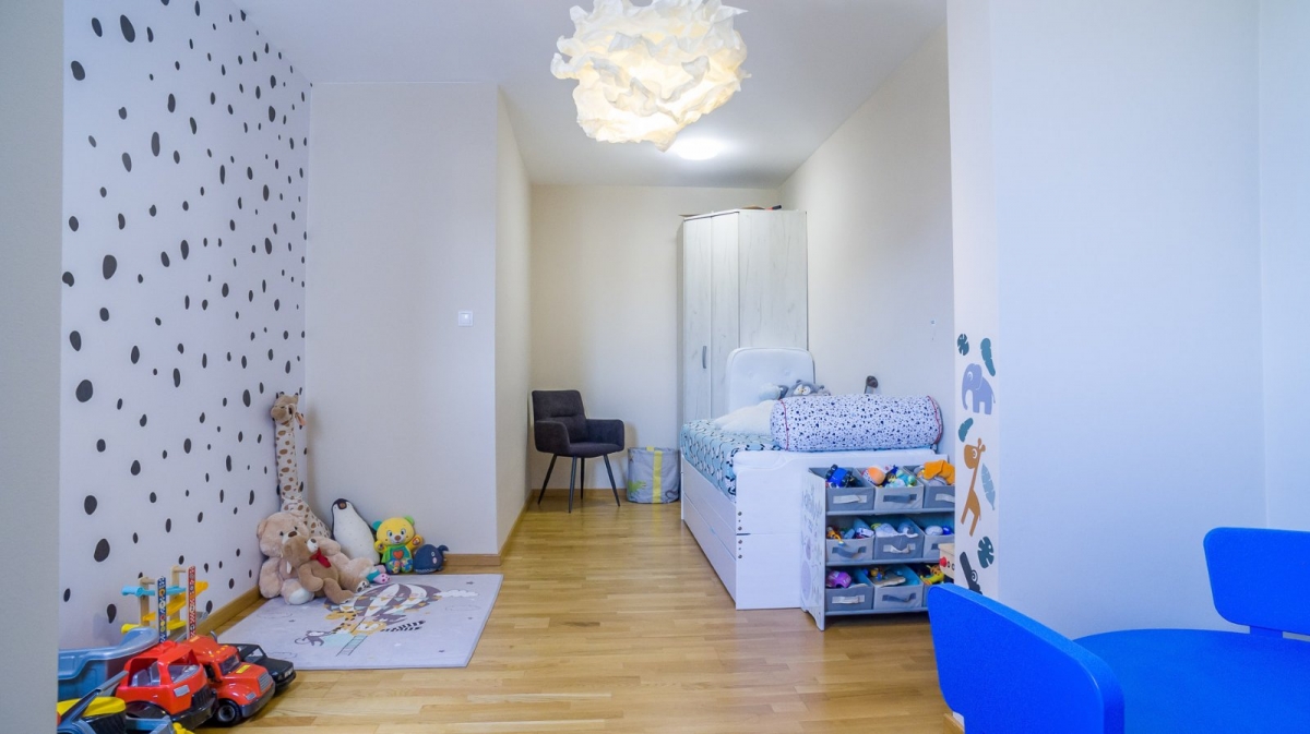 SOMBORSKI BULEVAR, 173 m2,četvorosoban,namešten 10