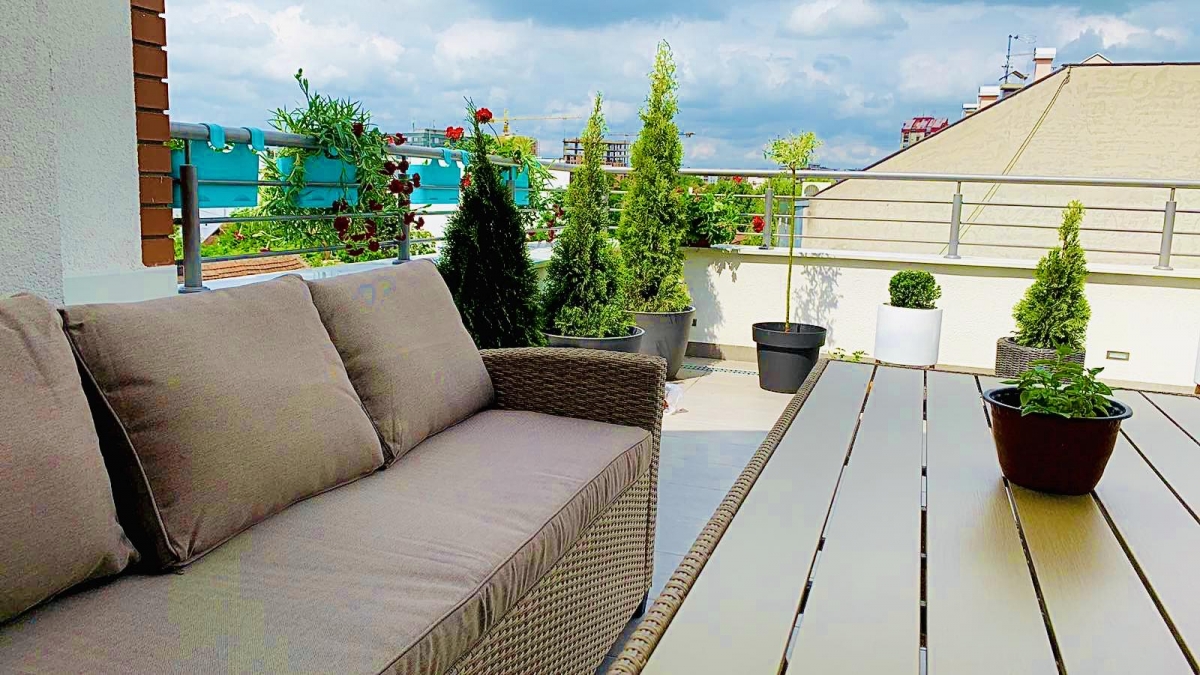 TELEP, 96 m2 + terasa 50m2, Četvorosoban, Lux sa parking mestom sa PDV 18