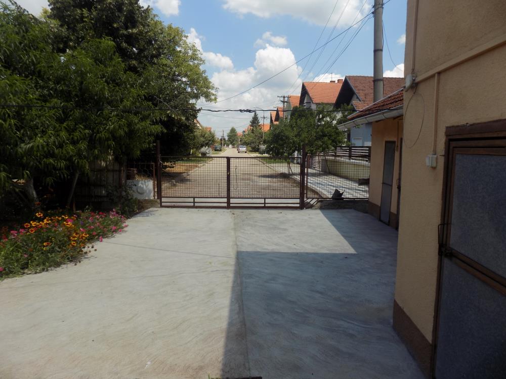 3 kuće u dvoruštu/Kružni tok 16