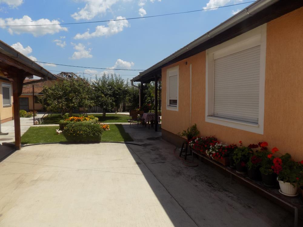 3 kuće u dvoruštu/Kružni tok 4