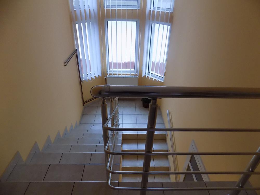 Dve kuće sa poslovnim prostorom 12