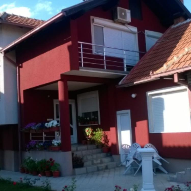 Dve kuće sa poslovnim prostorom 2