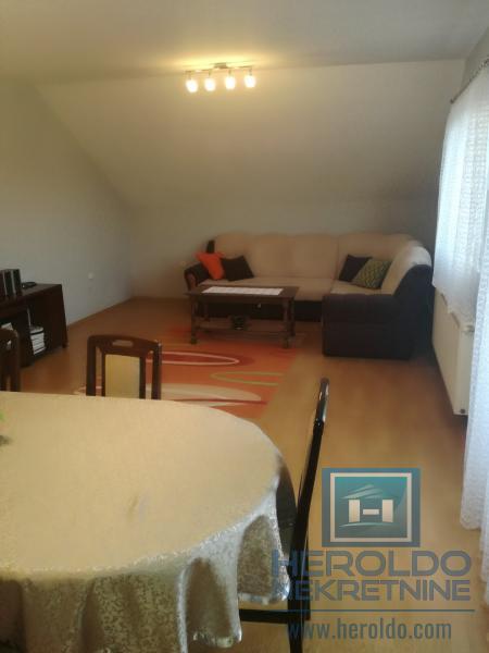 Dve kuće sa poslovnim prostorom 20