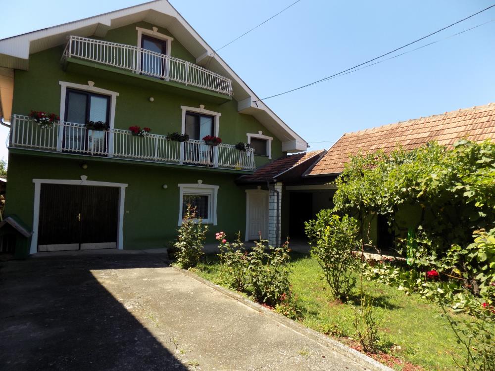 Dve kuće u Ćupriji, u blizini bolnice 27