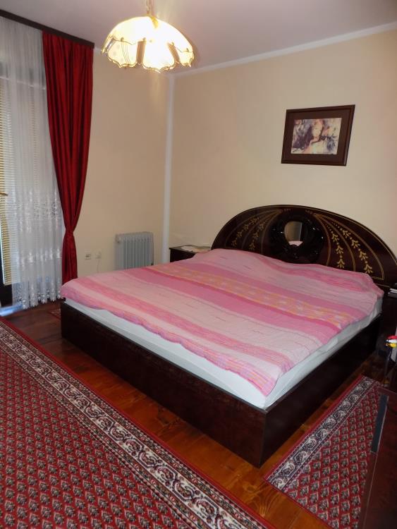 Dve kuće u Ćupriji, u blizini bolnice 24