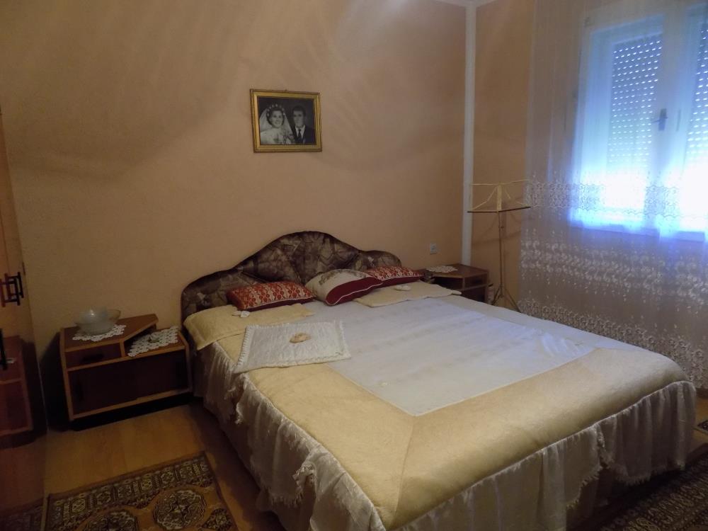 Dve kuće u Ćupriji, u blizini bolnice 6