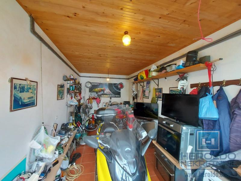 Dve kuće ukupne povrsine 198m2 na placu od 8a u selu Rakitovo 29