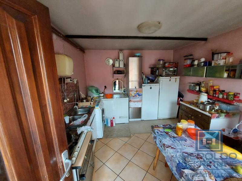 Dve kuće ukupne povrsine 198m2 na placu od 8a u selu Rakitovo 30