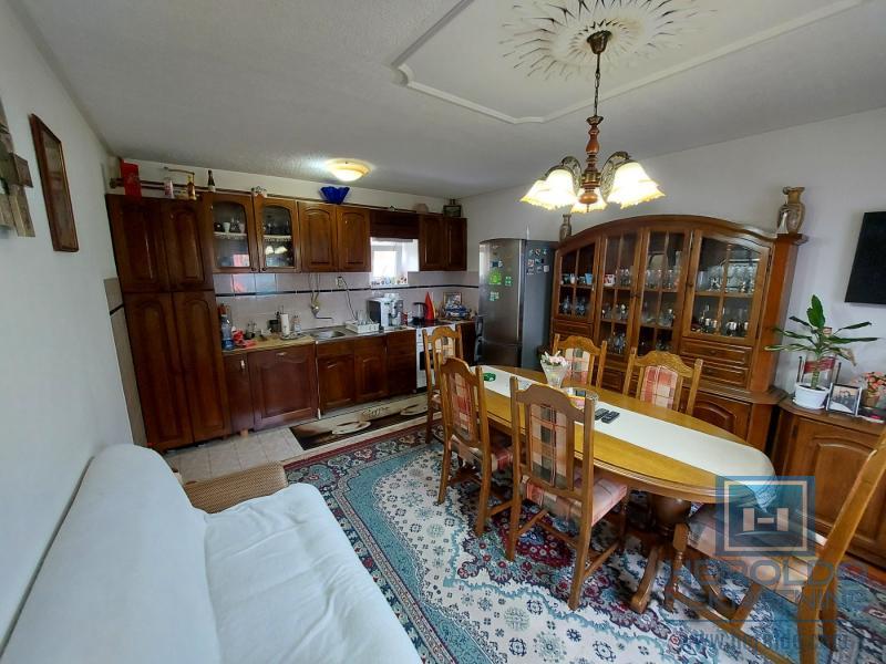 Dve kuće ukupne povrsine 198m2 na placu od 8a u selu Rakitovo 3