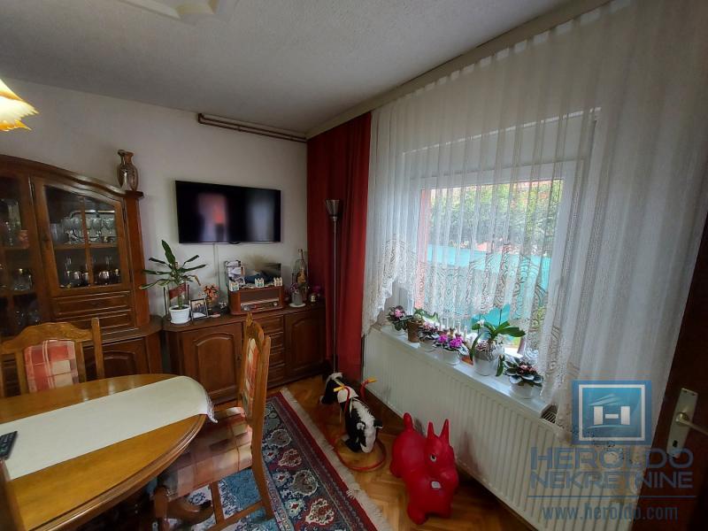 Dve kuće ukupne povrsine 198m2 na placu od 8a u selu Rakitovo 4