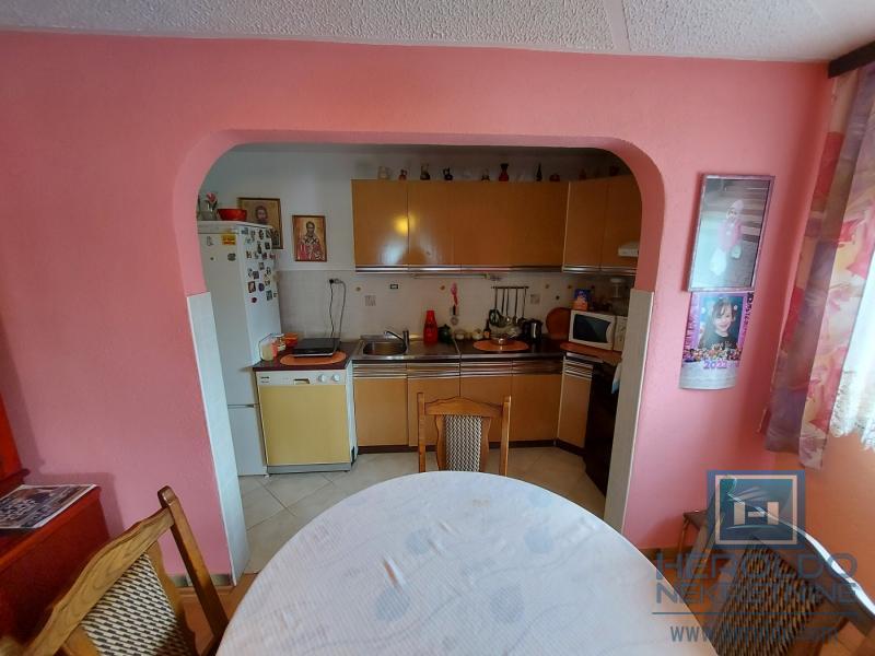 Dve kuće ukupne povrsine 198m2 na placu od 8a u selu Rakitovo 23