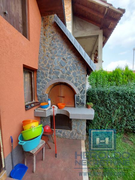 Dve kuće ukupne povrsine 198m2 na placu od 8a u selu Rakitovo 25