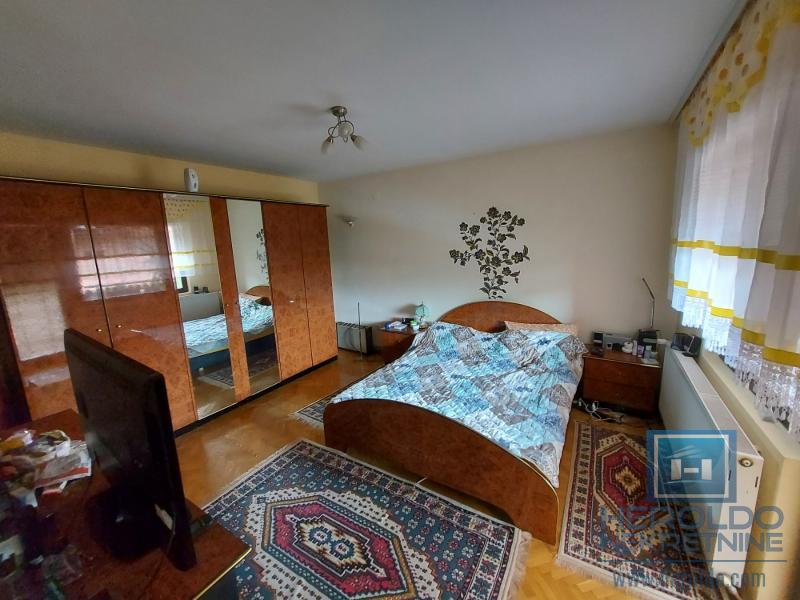 Dve kuće ukupne povrsine 198m2 na placu od 8a u selu Rakitovo 10