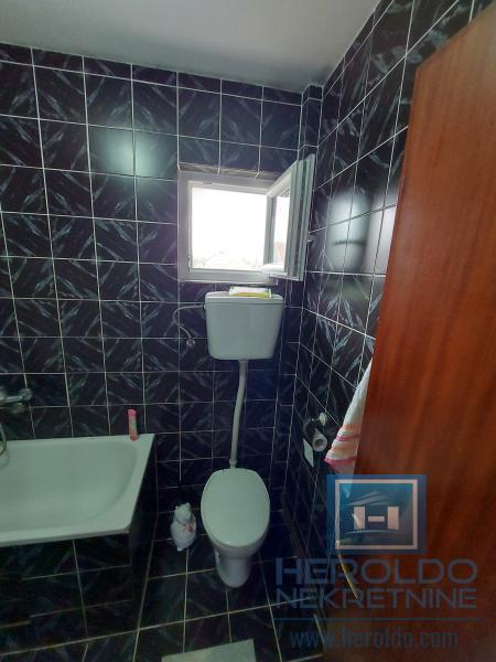 Dve kuće ukupne povrsine 198m2 na placu od 8a u selu Rakitovo 15