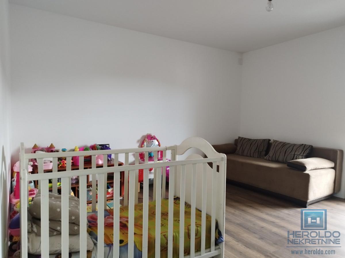 Dvoiposoban stan kod Lidla, širi centar 2