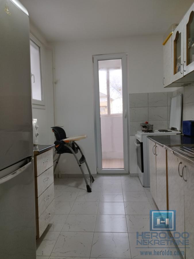 Dvoiposoban stan kod Lidla, širi centar 4