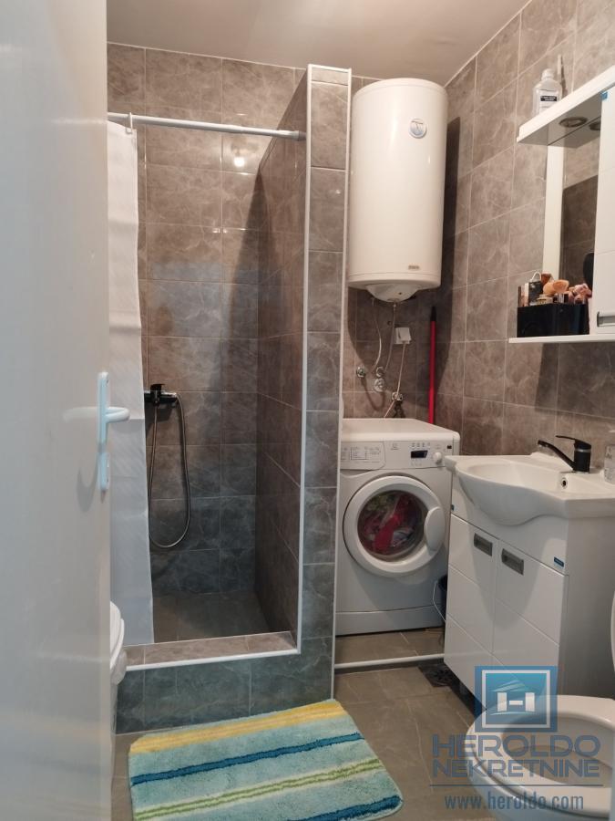 Dvoiposoban stan kod Lidla, širi centar 5