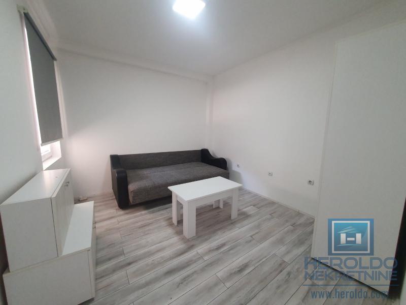 Dvoiposoban stan u prostranom dvorištu 10