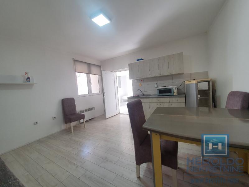 Dvoiposoban stan u prostranom dvorištu 4