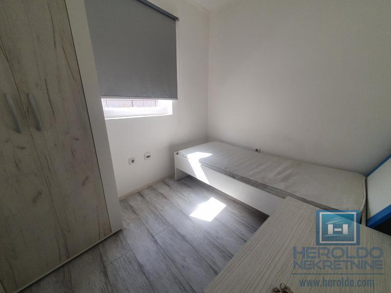 Dvoiposoban stan u prostranom dvorištu 7