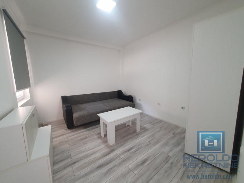 Dvoiposoban stan u prostranom dvorištu 8