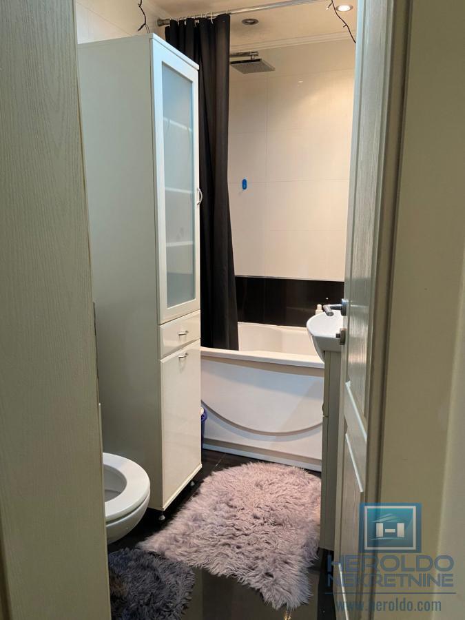 Dvosoban renoviran stan  I zona centara grada 6