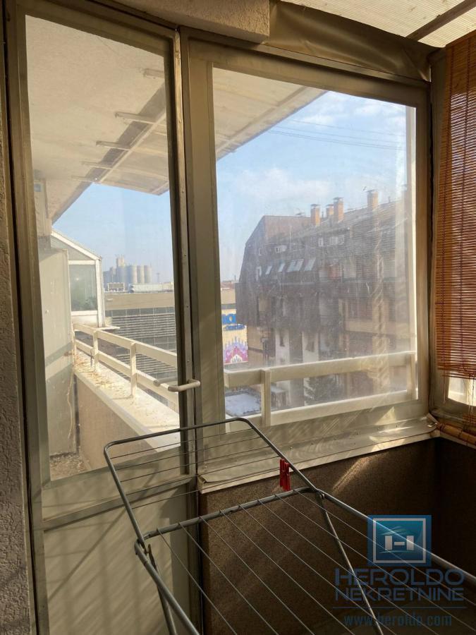 Dvosoban renoviran stan  I zona centara grada 11