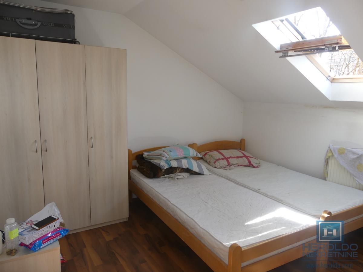 Dvosoban stan sa nameštajem površine 68m2 u naselju Levač 11