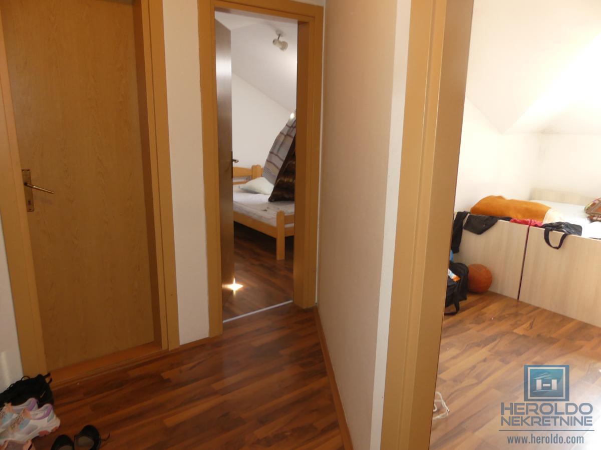 Dvosoban stan sa nameštajem površine 68m2 u naselju Levač 6