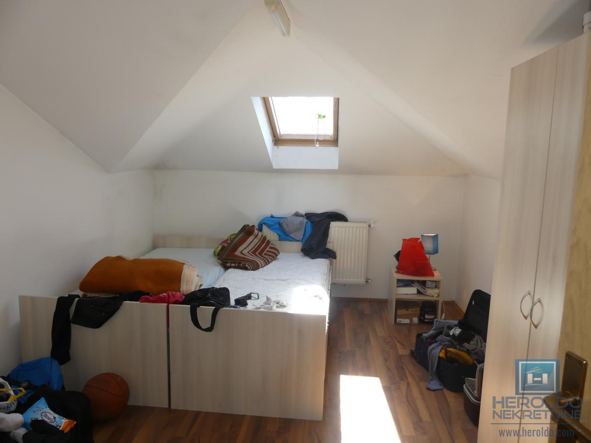 Dvosoban stan sa nameštajem površine 68m2 u naselju Levač 7