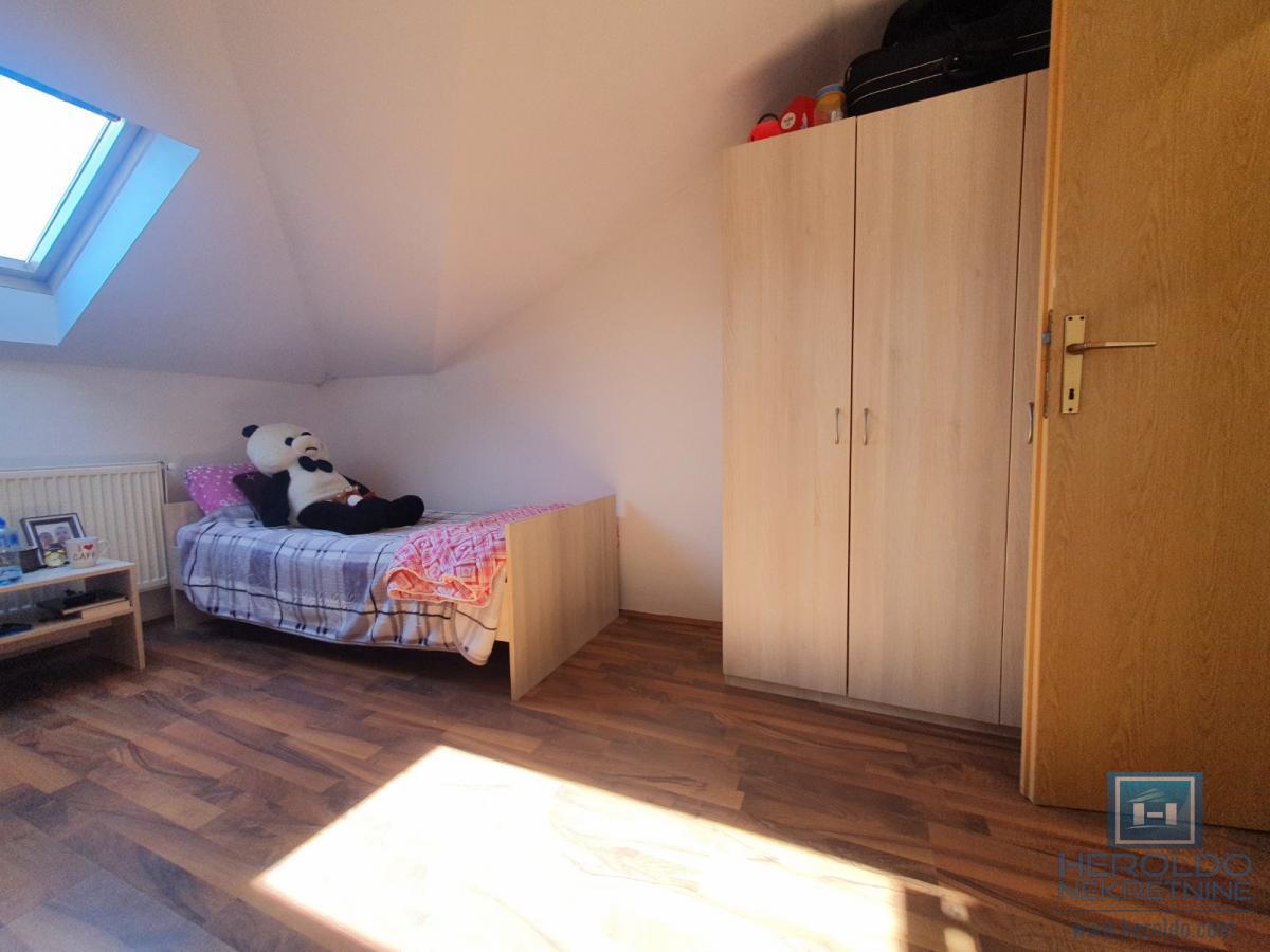 Dvosoban stan sa nameštajem površine 68m2 u naselju Levač 15