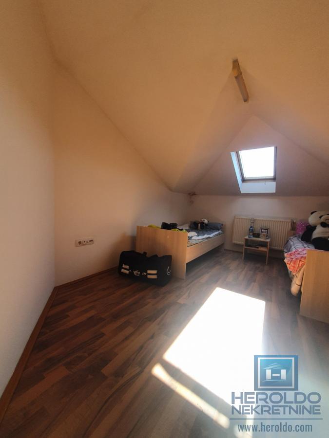 Dvosoban stan sa nameštajem površine 68m2 u naselju Levač 17