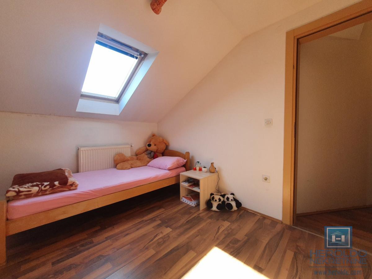 Dvosoban stan sa nameštajem površine 68m2 u naselju Levač 19