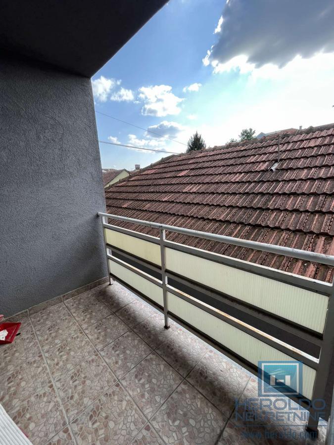 Dvosoban stan na super lokaciji 13