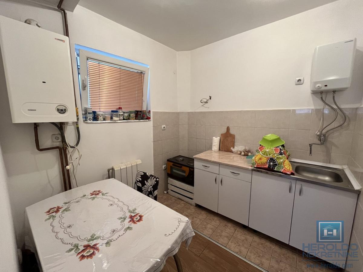 Dvosoban stan na super lokaciji 9