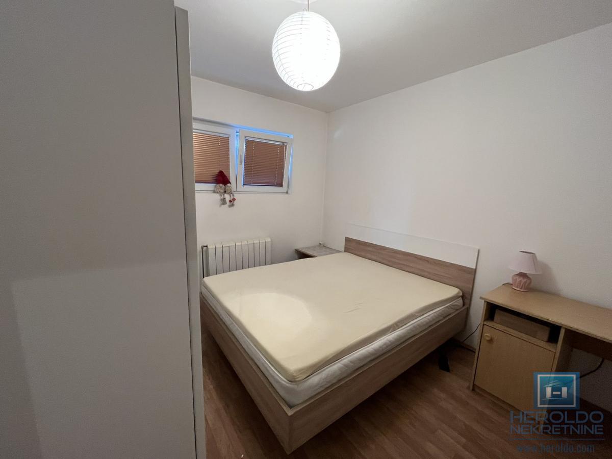 Dvosoban stan na super lokaciji 6