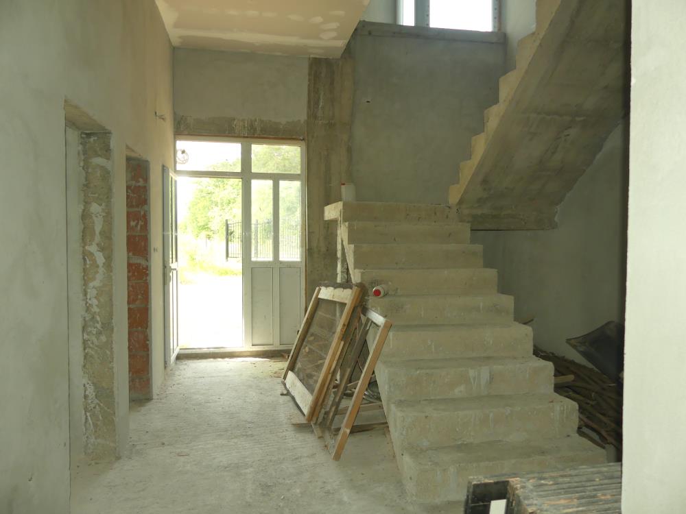 Hala uz glavni put 4