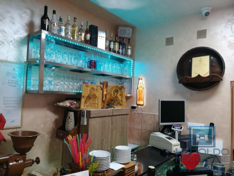 hitna prodaja dva spojena lokala povoljno  u centru grada!!! 28