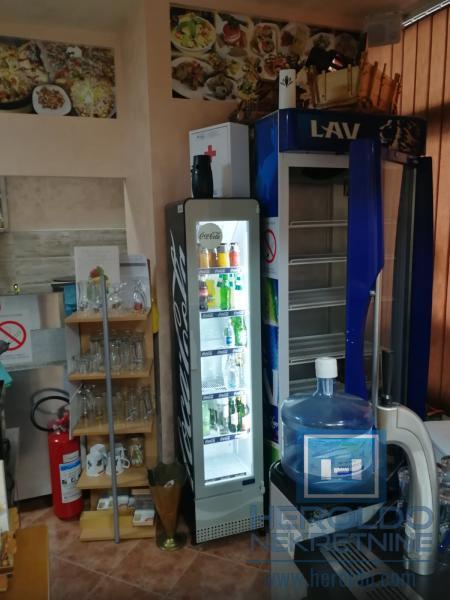 hitna prodaja dva spojena lokala povoljno  u centru grada!!! 29